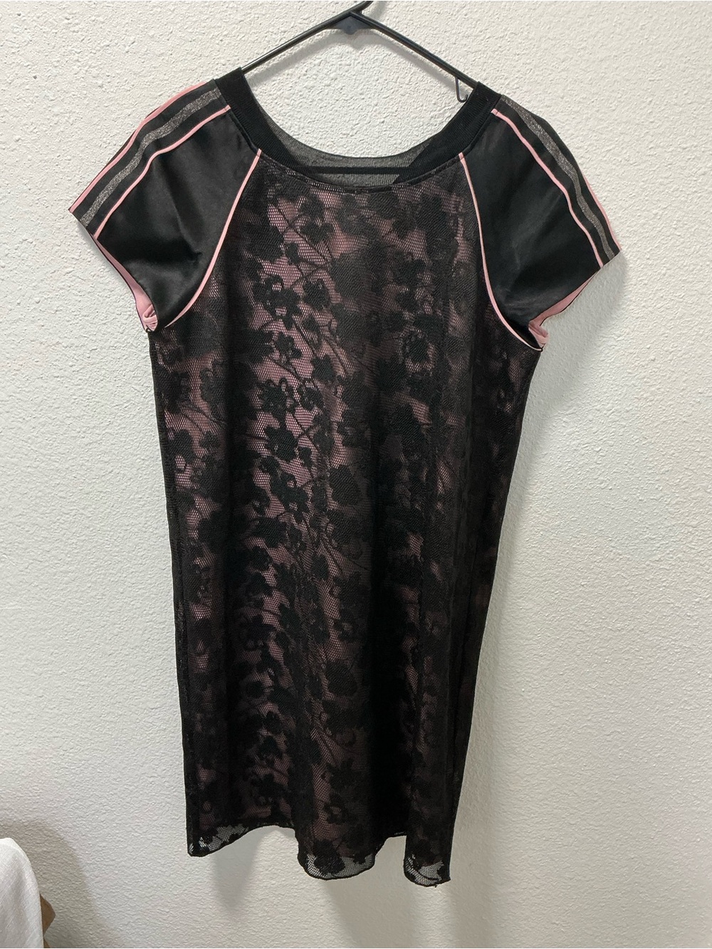 Juicy Couture Black Lace overlay shift Mini Dress with Pink black size 8